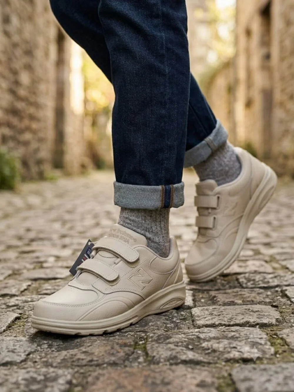 New Balance MW812 Beige Hoop & Loop Leather Walking Dad Shoes Men’s Sz 8 2E NEW